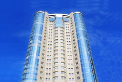 图像摩天大楼与蓝色的天空俄罗斯
