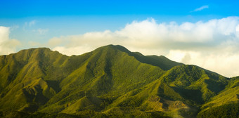 山后面新加勒多尼亚的资本努美阿日落