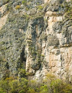 悬崖燃烧器峡谷墨西哥石灰石悬崖墙燃烧器峡谷恰帕斯州墨西哥