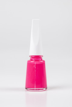 瓶粉红色的指甲波兰的白色背景