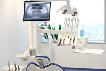 现代牙科实践牙科椅子和其他配件使用牙医现代牙科实践牙科椅子和其他配件使用牙医