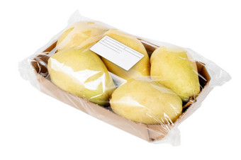 包装和标签黄色的梨孤立的白色背景