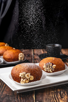 bombolonebomboloni意大利填满甜甜圈和零食食物德国甜甜圈克拉普芬柏林填满与小时和巧克力