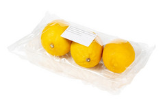打包和标签新鲜的柠檬孤立的白色背景
