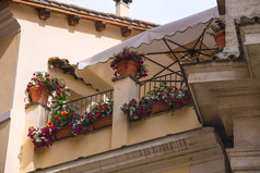 花的阳台的意大利房子