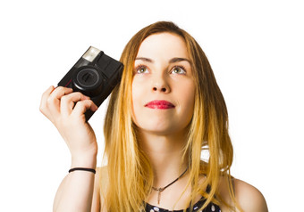 在白色照片思考摄影师女孩看Copyspace为有创意的灵感与老相机照片提示和技巧