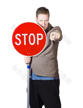 孤立的男人。持有红色的交通停止标志孤立的男人。持有红色的交通停止标志在白色背景