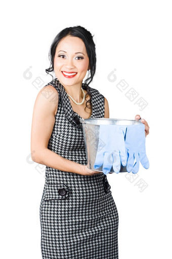 微笑女更清洁的准备好了开始做家务孤立的女更清洁的与微笑和金属洗碗准备好了开始做家务