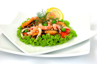 海鲜沙拉与蔬菜白色背景