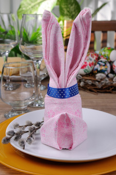餐巾折叠复活节兔子板