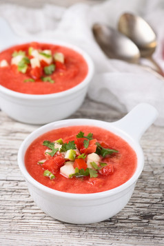 西瓜番茄西班牙冷汤碗传统的西班牙语冷汤