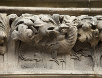 龙雕刻成装饰弗里兹在的门的贾尔斯大教堂爱丁堡苏格兰细例子制图术从中世纪的stoneworkers
