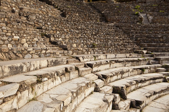 行大理石石头座位上升的古老的希腊剧院<strong>以弗所</strong>火鸡在那里是两个影院<strong>以弗所</strong>而且这的小剧院