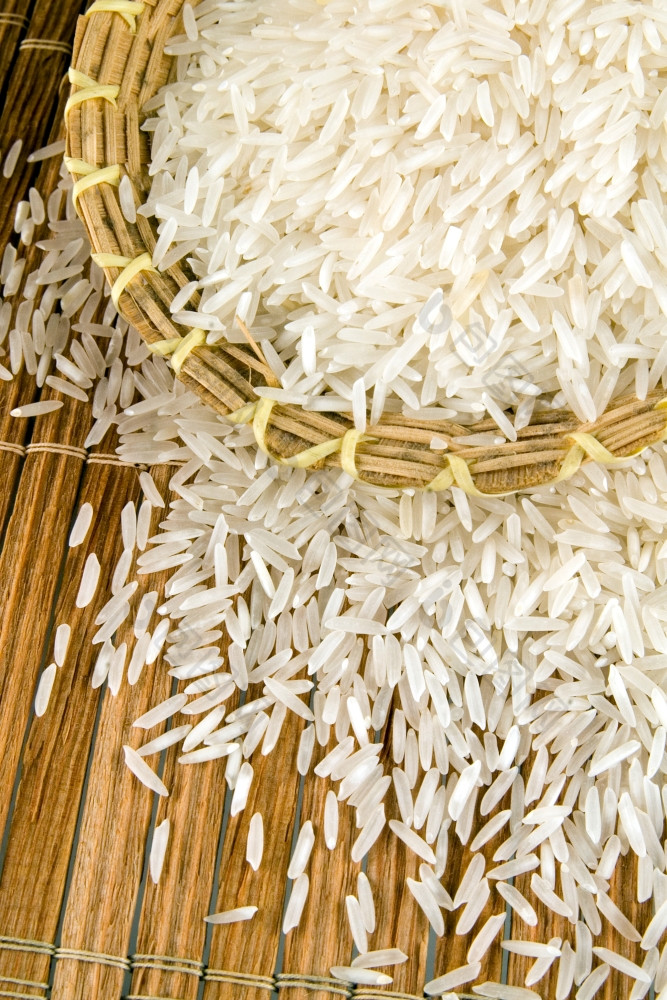 大米健康的而且有益健康的食物从大米可能的准备为许多菜