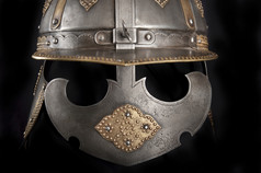 铁头盔的中世纪的骑士非常重头饰