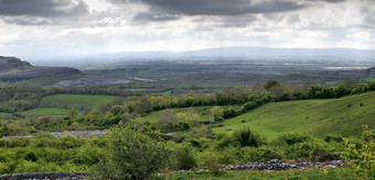 的诺兰大半岩溶地貌地区阿尔瓦西北县克莱尔爱尔兰春天季节这照片组成从单独的照片