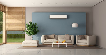 极简主义生活房间与优雅的家具和空气护发素呈现极简主义生活房间与空气护发素