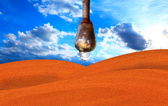 下降水挂以上的沙漠下降水挂以上的沙漠和蓝色的天空