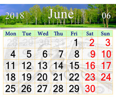 日历为6月与景观与风暴云日历为6月与景观与风暴云下的森林