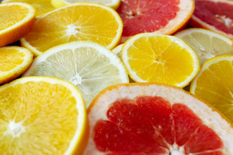橙色葡萄柚和柠檬减少堆橙色葡萄柚和柠檬减少块