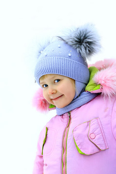肖像婴儿有趣的冬天帽肖像微笑婴儿有趣的冬天帽与两个有趣的耳朵童年的最好的时间