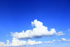 美丽的白色云蓝色的天空背景Cloudscape全景蓝色的天空和白色云Cloudscape全景