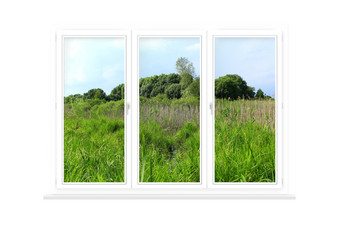 窗口孤立的与视图夏天场农村视图全景从窗口夏天场自然后面窗口窗口框架孤立的白色背景窗口孤立的与视图夏天场农村视图