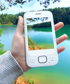 智能手机与图像森林湖屏幕人类手移动电话人类手现代通信智能手机与图像森林湖屏幕人类手