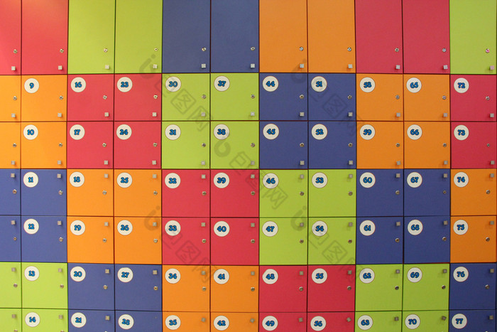 五彩缤纷的孩子们内阁储物柜彩色的储物柜为存储商店纹理从彩虹颜色学校储物柜色彩斑斓的背景从细胞与数字行颜色细胞五彩缤纷的孩子们内阁储物柜行颜色细胞