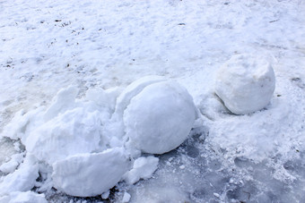 死雪人与破碎的身体铺设雪破碎的雪人与雪背景破碎的球雪哪一个雪人是使是说谎雪破碎的球雪哪一个雪人是使是说谎雪