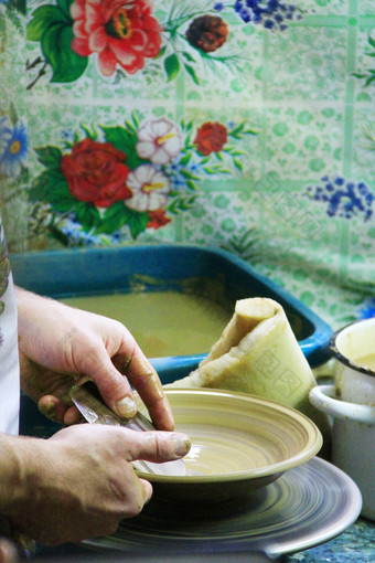陶器使过程陶瓷从粘土艺术陶器主类从粘土波特rsquo轮手波特创造瓦Jar圆手波特过程陶器使过程陶瓷从粘土波特工作艺术陶器
