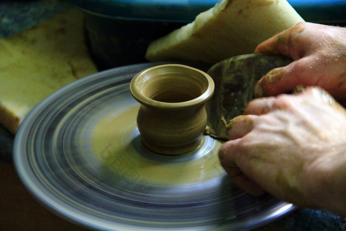 陶器使过程陶瓷从粘土艺术陶器主类从粘土波特rsquo轮手波特创造瓦Jar圆手波特过程陶器使过程陶瓷从粘土波特工作艺术陶器