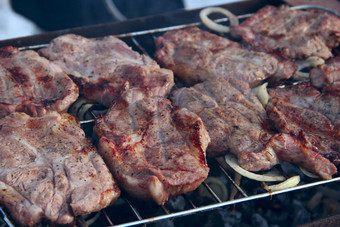 牛排烧烤火过程烹饪肉牛排烧烤块烤肉烧烤烹饪猪肉烧烤午餐在户外过程烹饪多肉的食物火过程烹饪肉牛排烧烤准备开胃的猪肉外