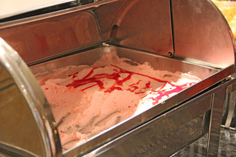 冰奶油与水果味道冰箱粉红色的冰奶油冰箱冰奶油与水果味道冰箱