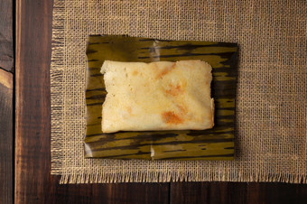 prehispanic菜典型的墨西哥和一些拉丁美国国家玉米面团包装香蕉叶子的玉米粉蒸肉是蒸