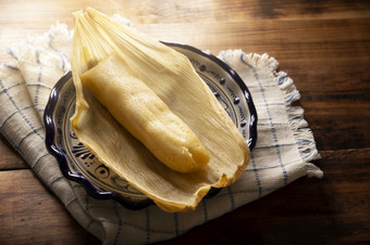 玉<strong>米粉</strong>蒸肉prehispanic菜典型的墨西哥和一些拉丁美国国家玉米面团包装玉米叶子的玉<strong>米粉</strong>蒸肉是蒸