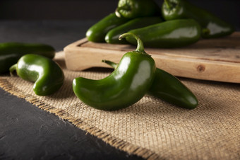 瑟拉諾智利绿色智利辣椒年各种热辣椒非常受欢迎的墨西哥厨房一般消耗新鲜的