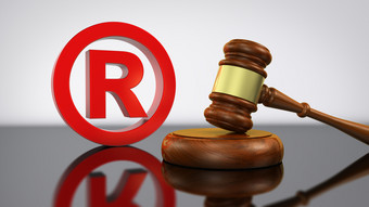注册商标法律和法律业务概念与红色的<strong>贸易</strong>马克象征和槌子插图