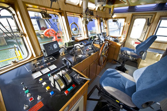 的驾驶室<strong>救火</strong>船与各种各样的导航设备