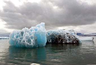 融化冰山的著名的杰古沙龙冰雪龙冰川湖冰岛在哪里的冰山原始从的瓦特纳冰川浮动这<strong>位置</strong>是使用为各种各样的行动电影