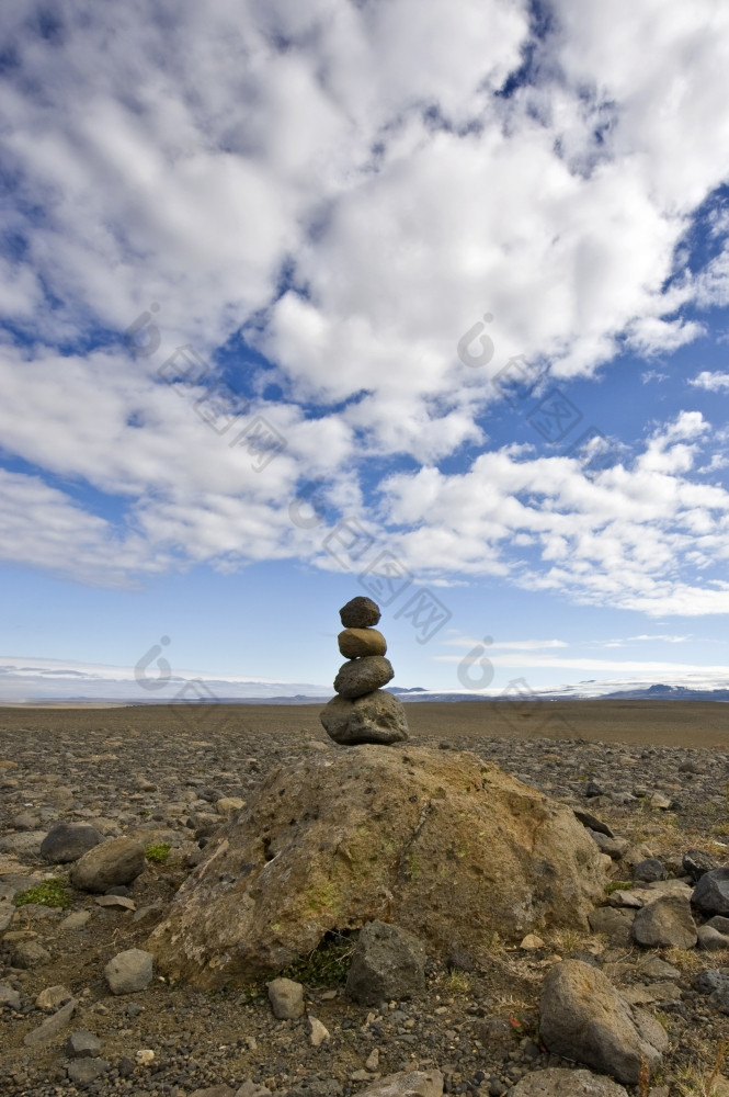 瓦尔达冰岛自定义而且预兆为安全起旅程为一些代表Zen为其他人的堆栈石头仅仅是路一边标记
