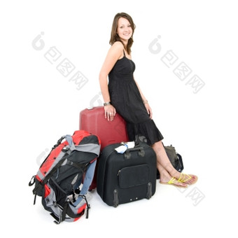 年轻的浅黑肤色的女人女人倾斜手提箱包围更多的行李