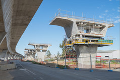 路目前下建设几个水平增加交通