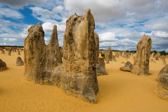 黄色的沙子沙丘和石灰石<strong>柱子</strong>尖塔沙漠的南邦国家公园西方澳大利亚
