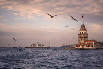 少女塔利安得塔女孩塔位于的中间博斯普鲁斯海峡12月伊斯坦布尔火鸡