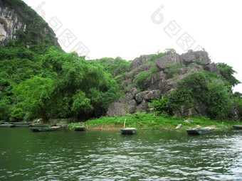 景观与船moutain和河页<strong>安保</strong>兵越南