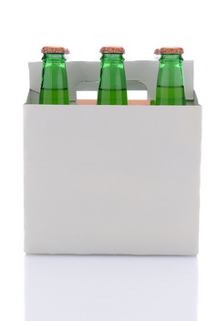 一边视图六个包柠檬石灰苏打水瓶在白色背景与反射