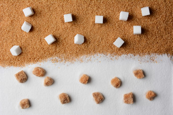 白色而且棕色（的）糖对比白色糖多维数据集生棕色（的）turbinado颗粒而且生棕色（的）糖<strong>肿块</strong>白色粒状糖