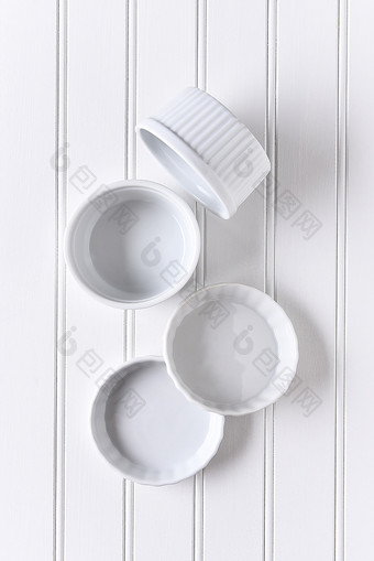 白色白色仍然生活集团会后安排表格的碗是空垂直格式