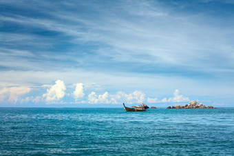 海景与船而且岩石安达曼海泰国